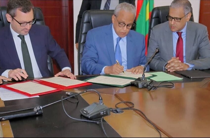 Coopération RIM-France : Signature d’un accord de financement de la construction de dix centrales solaires