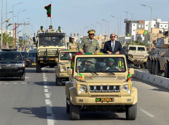 Le Président de la République préside le défilé militaire commémorant le 65e anniversaire de l’indépendance