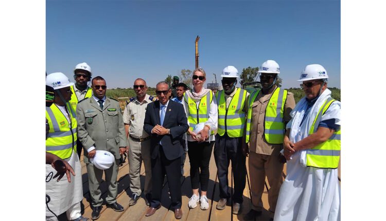  Une délégation de la BAD visite le pont de Rosso